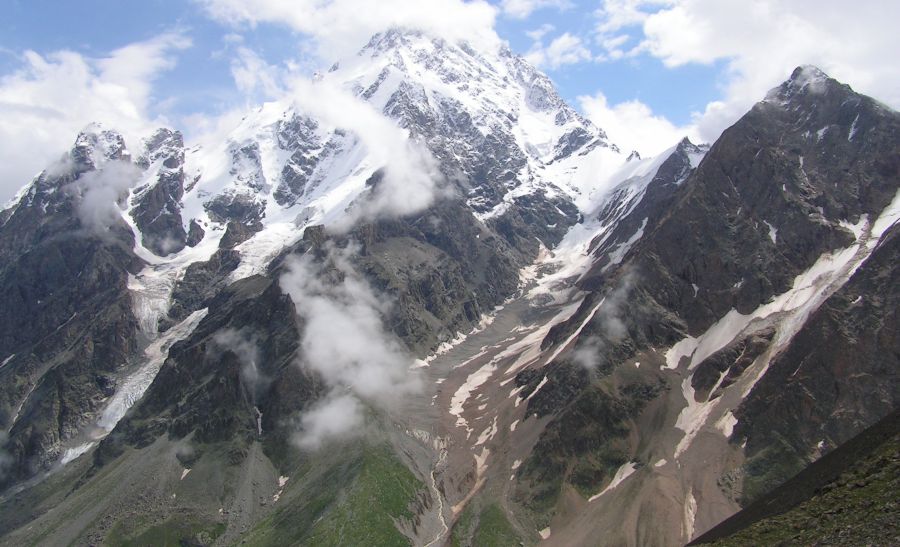 The highest mountain in europe. Безенгийская стена Кабардино-Балкария. Дыхтау гора. Гюльчи Тау гора.