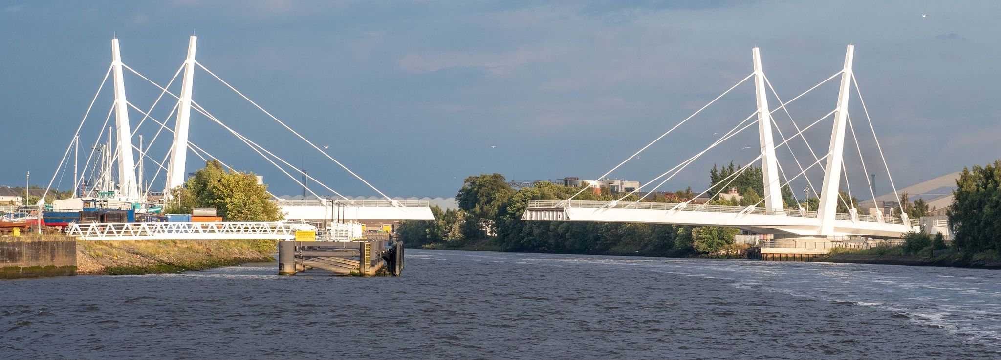 Road bridge from Clydebank to Renfrew